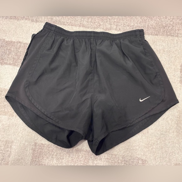 Nike Dri-FIT Black Performance Shorts - Picture 1 of 3